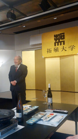 挨拶する組坂先輩
