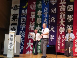 オス三唱の様子