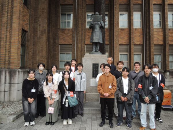 桂太郎公銅像前集合写真