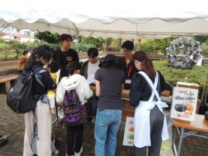 北短ブースでの農産物販売