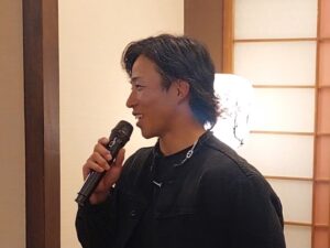 挨拶する野村選手